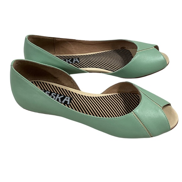 Esska Mint Leather Open Toe Flat, New in Box - Picture 2 of 8